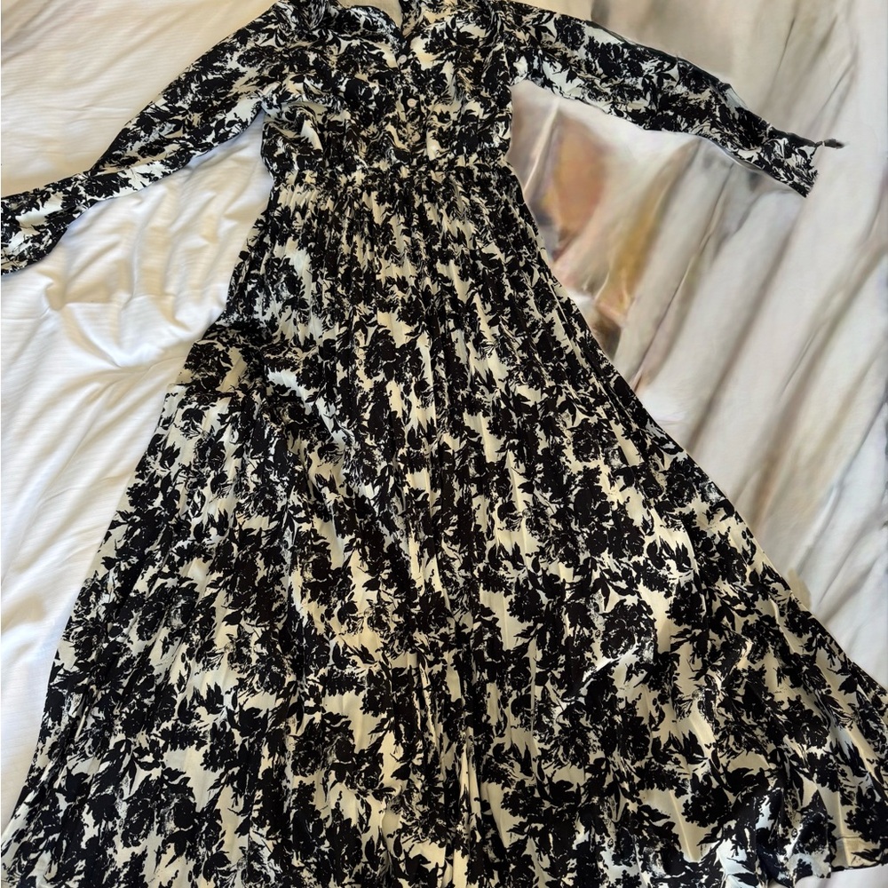 Chic Black and White Floral Long Sleeve Dress